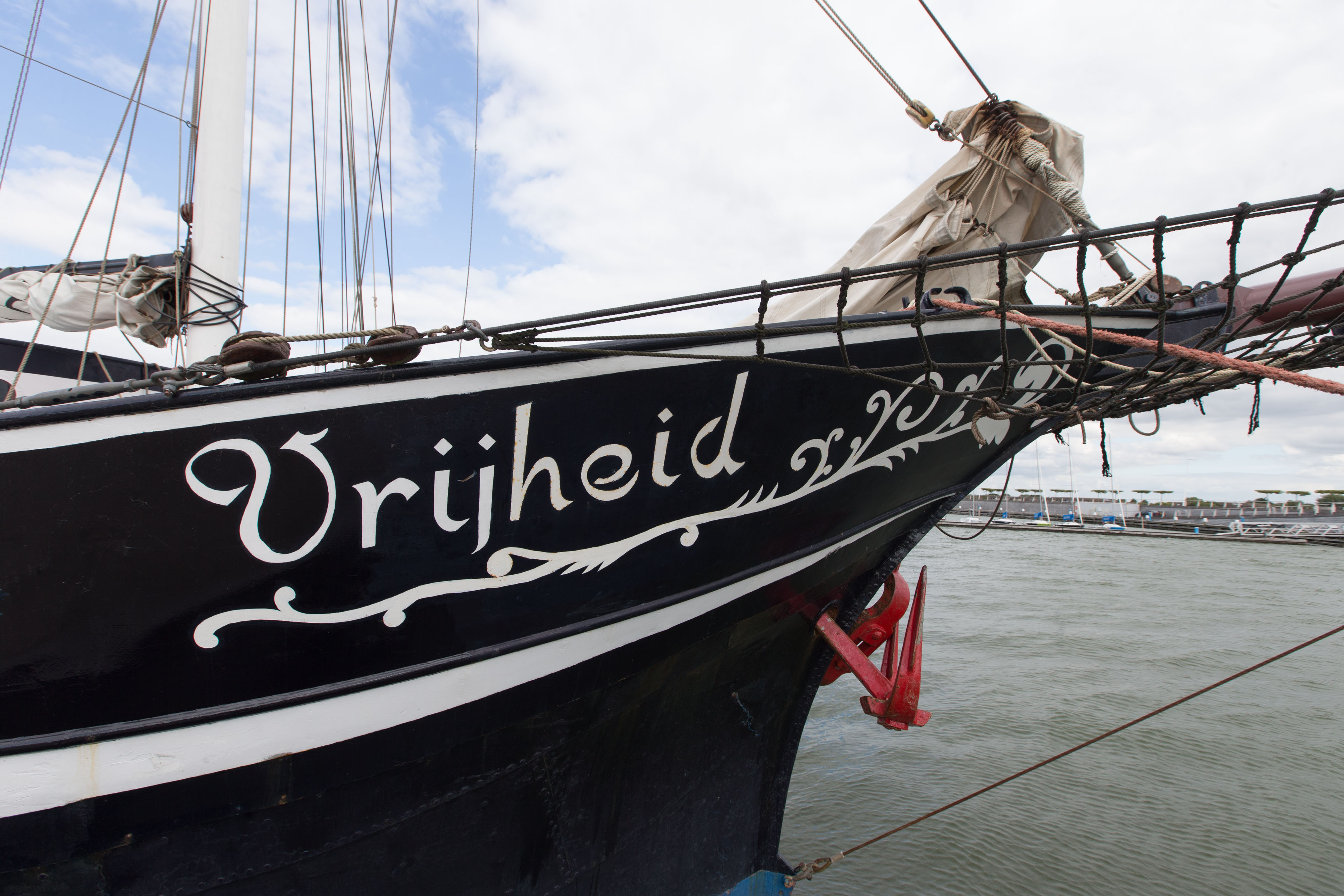 Genießen Sie eine Klassenfahrt auf dem Segelschiff Vrijheid 